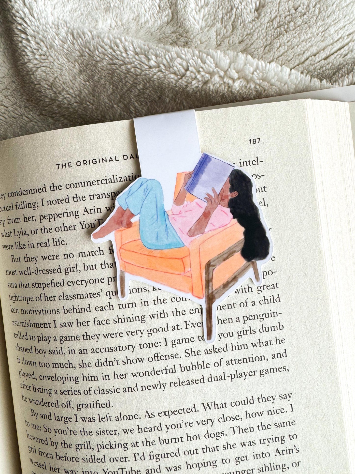 Marque-page magnétique « Fille lisant » | Articles pour les fans de livres | Cadeaux pour les lecteurs | Accessoires de lecture