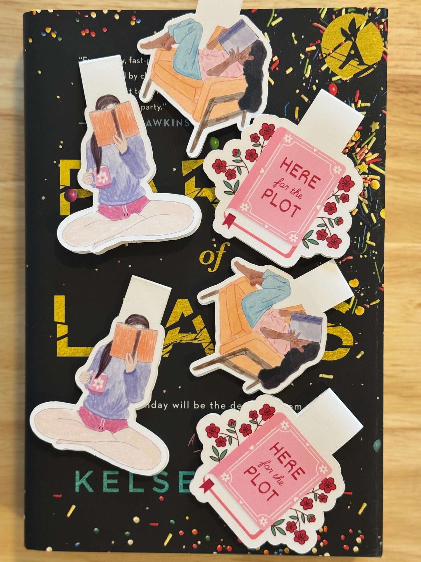 Marque-page magnétique "Here For The Plot" | Produits dérivés littéraires | Cadeaux pour les amoureux des livres | Accessoires de lecture