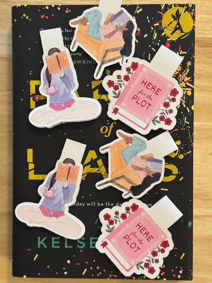 Marque-page magnétique "Here For The Plot" | Produits dérivés littéraires | Cadeaux pour les amoureux des livres | Accessoires de lecture
